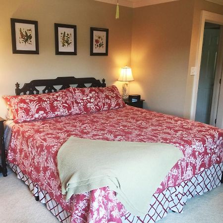 The B & B At Queenslake Midway 외부 사진