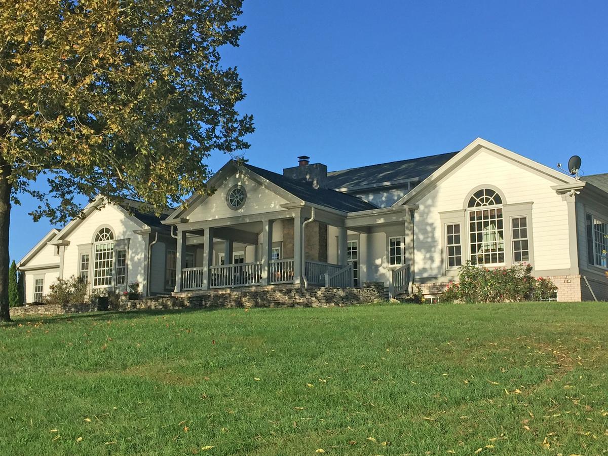 The B & B At Queenslake Midway 외부 사진